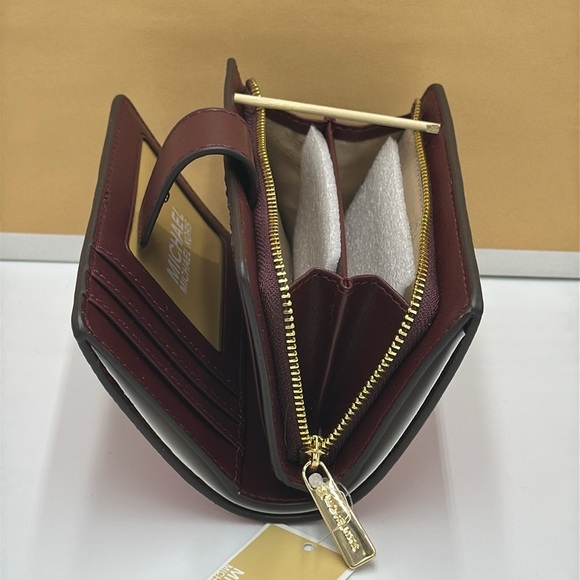 MICHAEL KORS Jet Set Medium Two-Tone
Logo Wallet
Wallet OXBLOOD MULTI COLOR - Picture 4 of 13